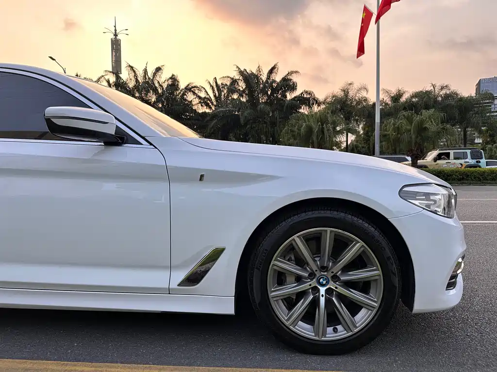 BMW 5 Series New Energy — миниатюра 28