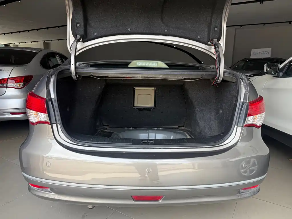 Nissan Sylphy — миниатюра 10