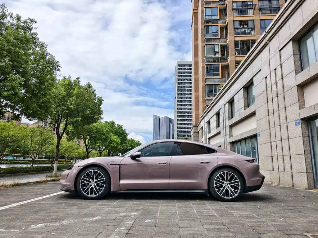 Porsche Taycan — миниатюра 4