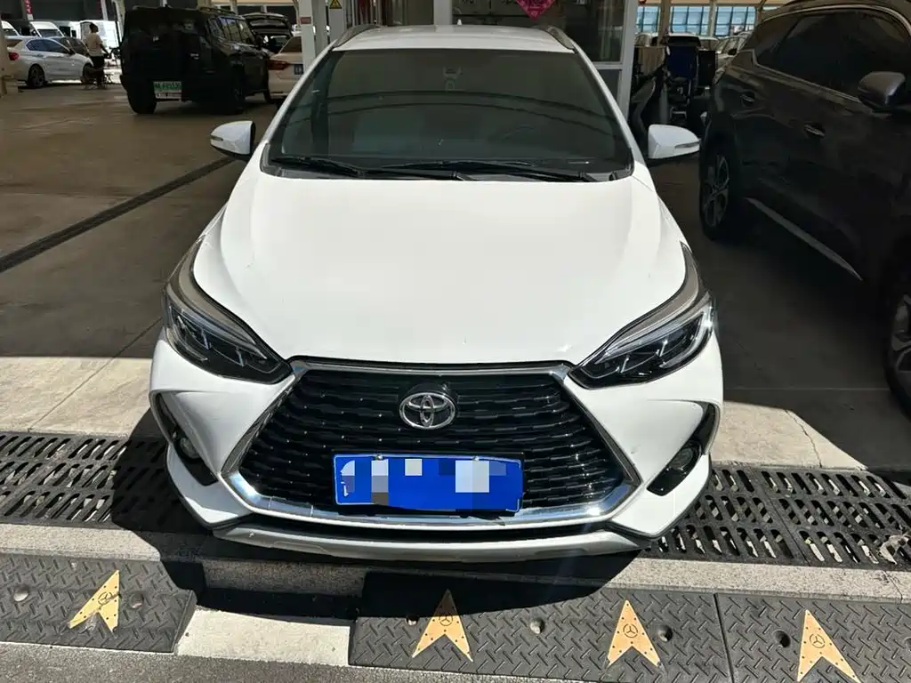 Toyota Yaris L — миниатюра 2