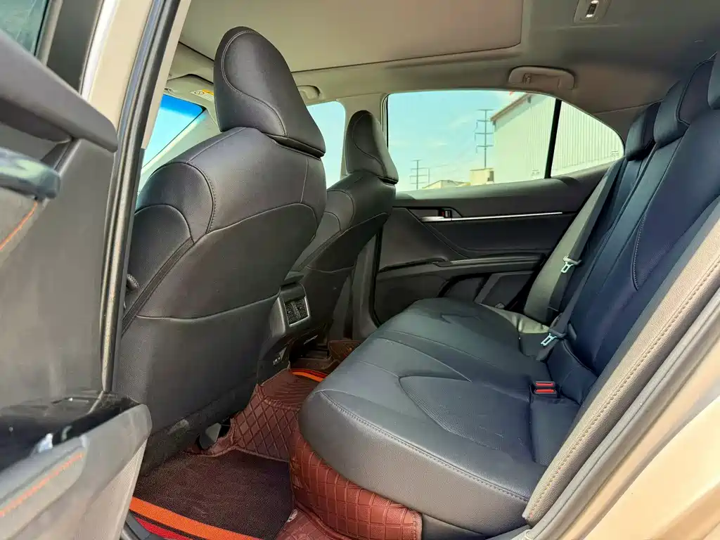 Toyota Camry — миниатюра 6