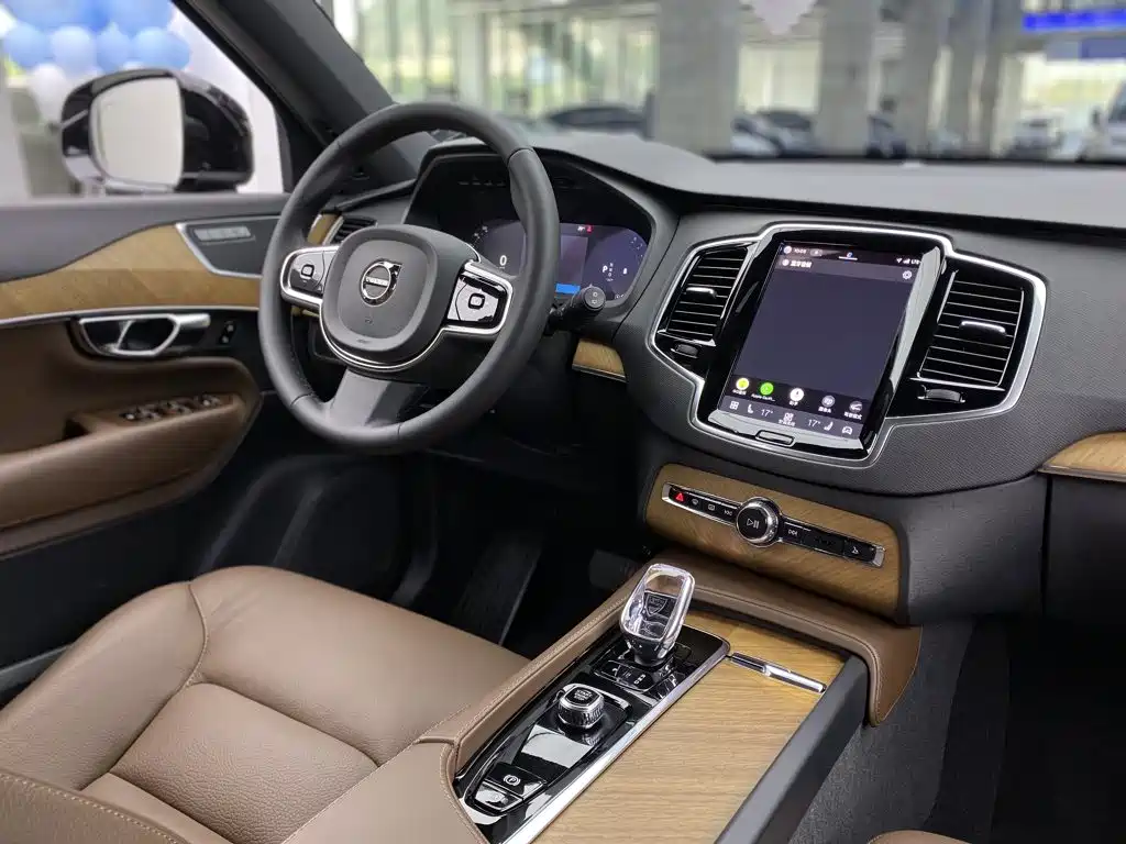 Volvo XC90 — миниатюра 31