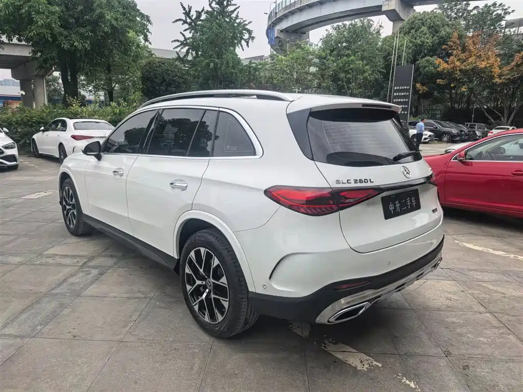 Mercedes-Benz GLC 2024 GLC 260 L 4MATIC Luxury 5 мест