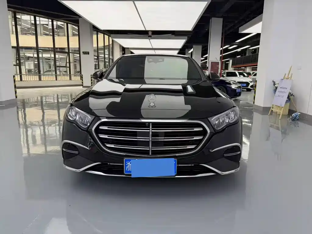 Mercedes-Benz E-Class — миниатюра 2