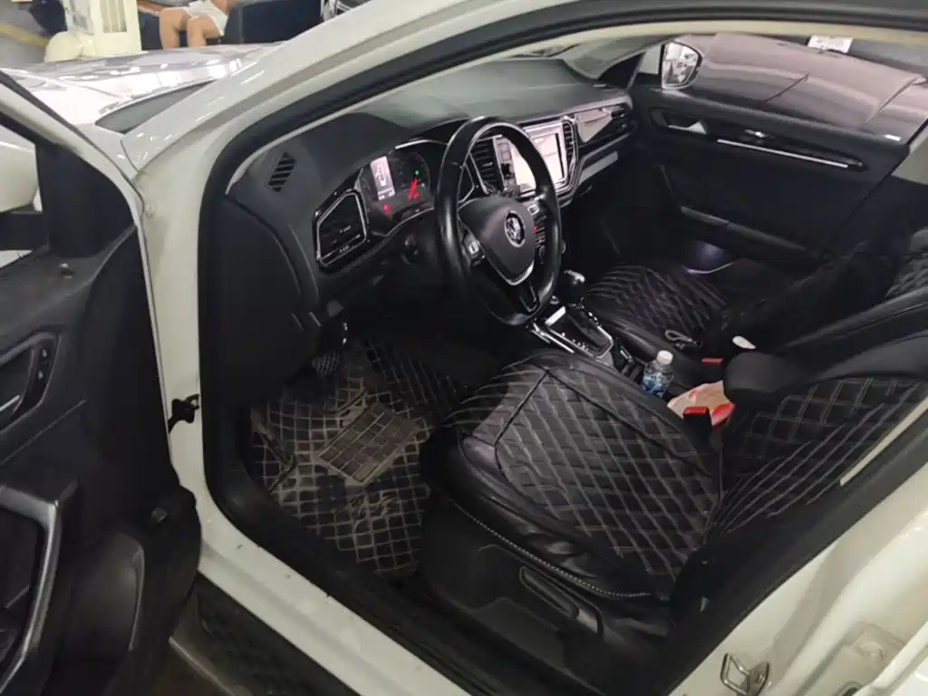Volkswagen T-Roc — миниатюра 16