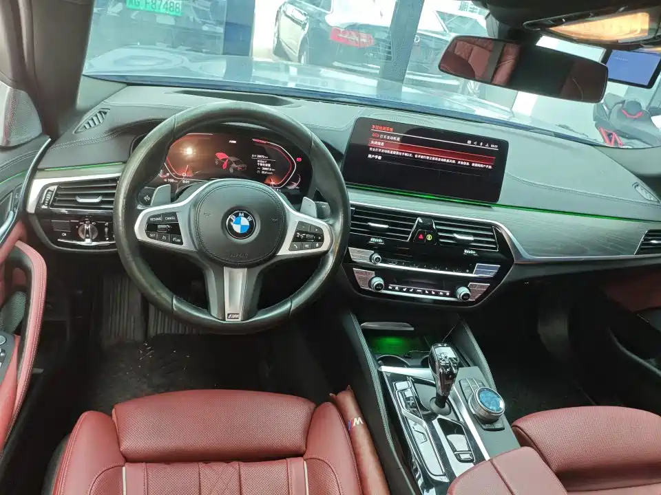 BMW 5 Series — миниатюра 9