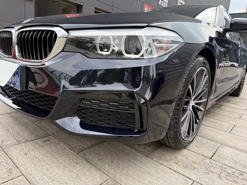 BMW 5 Series — миниатюра 13
