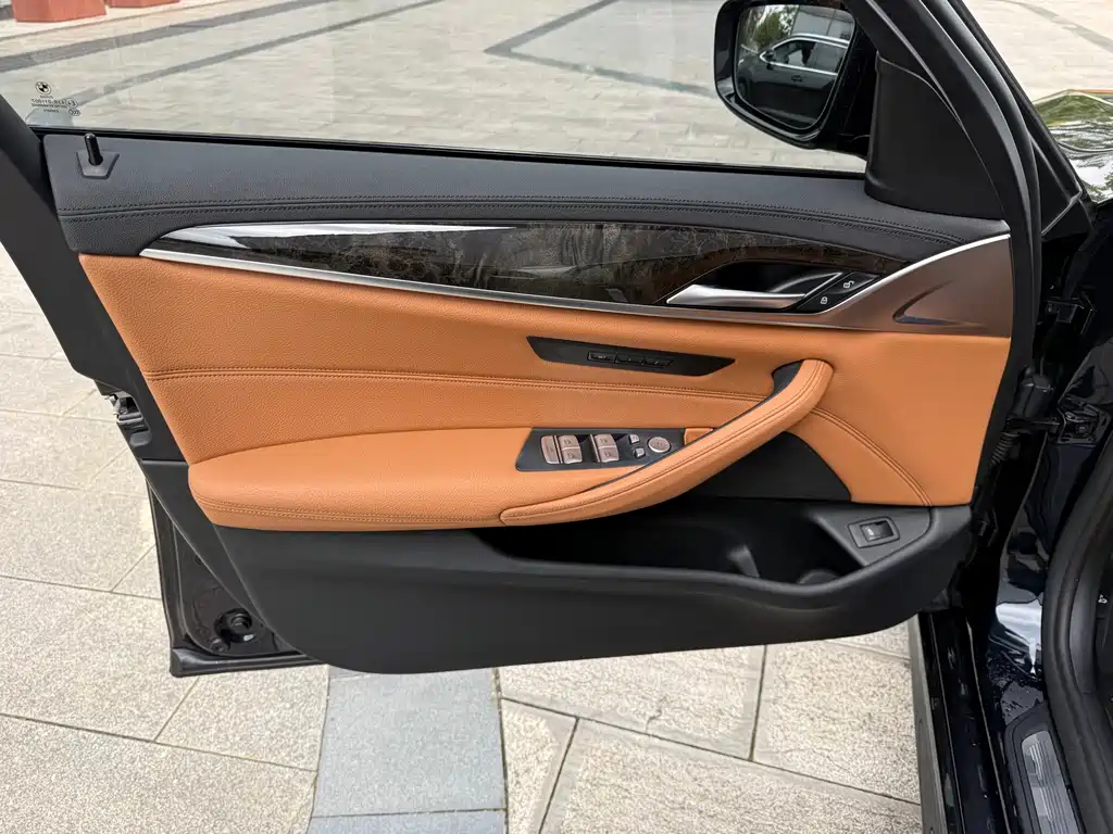 BMW 5 Series — миниатюра 17
