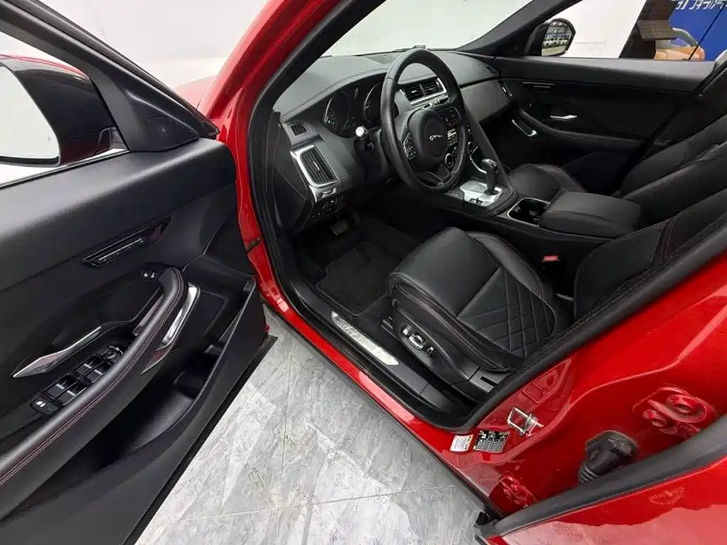 Jaguar E-PACE — миниатюра 5