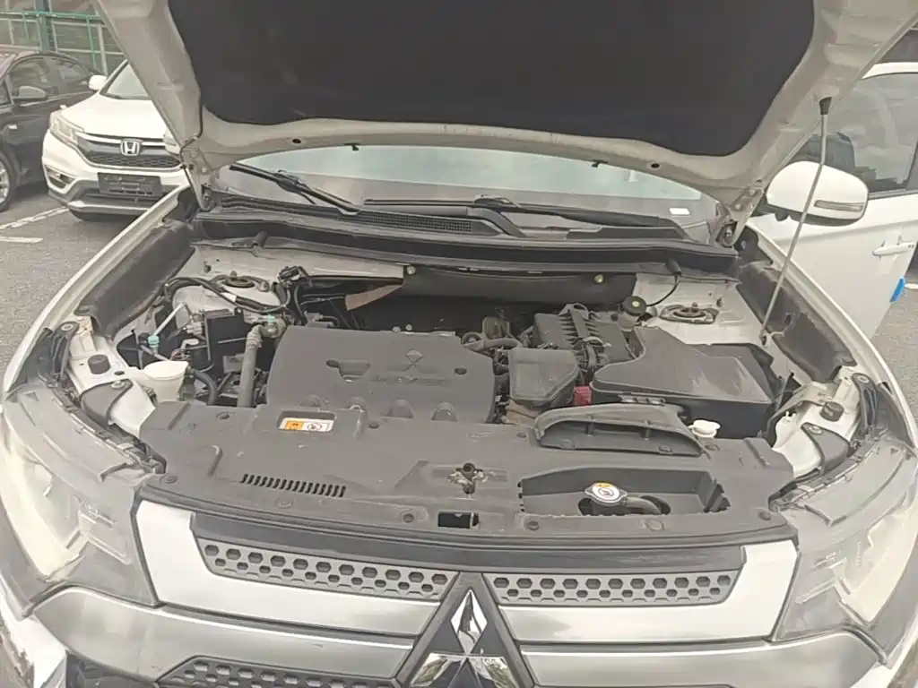 Mitsubishi Outlander — миниатюра 20
