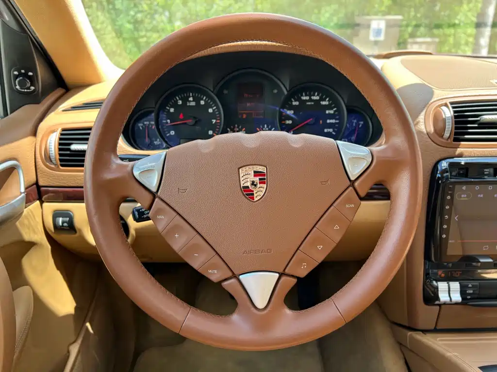 Porsche Cayenne — миниатюра 16