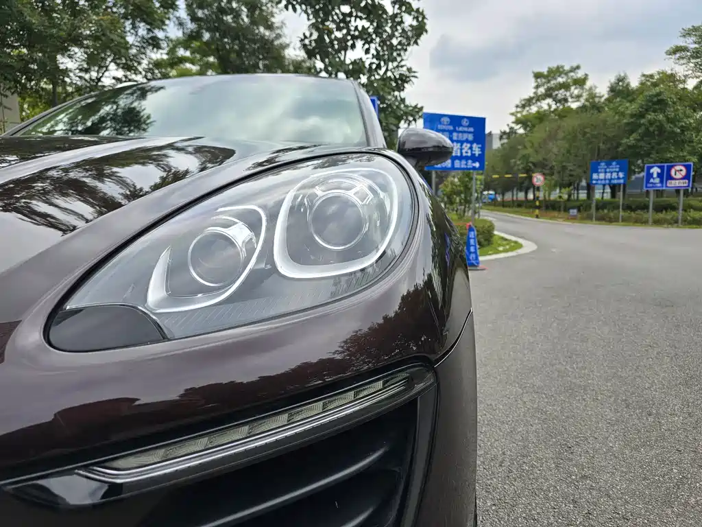 Porsche Macan — миниатюра 4