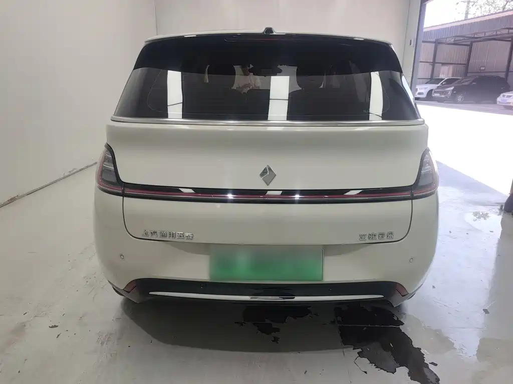 Baojun Yunduo — миниатюра 6
