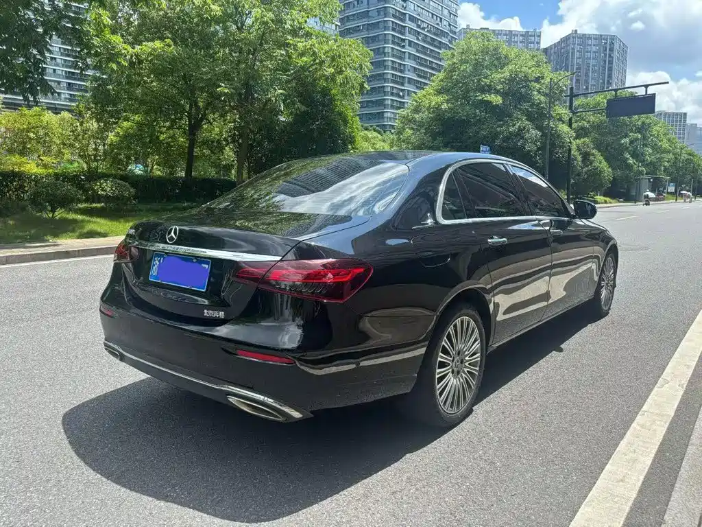 Mercedes-Benz E-Class — миниатюра 4