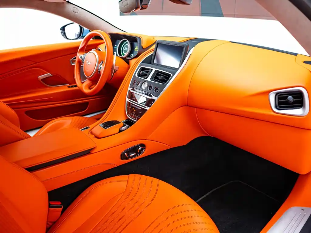 Aston Martin DB11 — миниатюра 14