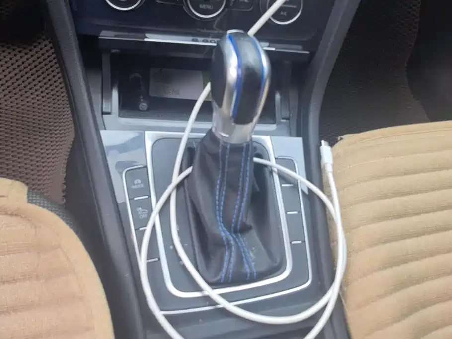 Volkswagen Golf EV — миниатюра 16