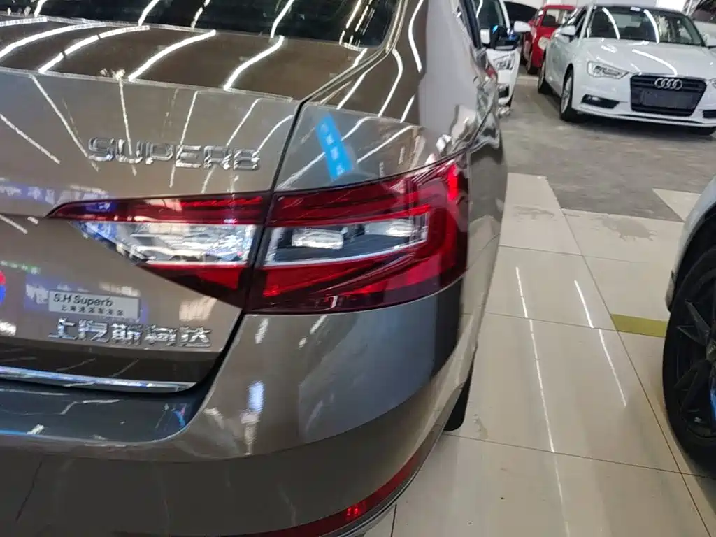 Skoda Superb — миниатюра 8
