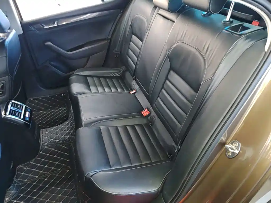 Skoda Superb — миниатюра 17