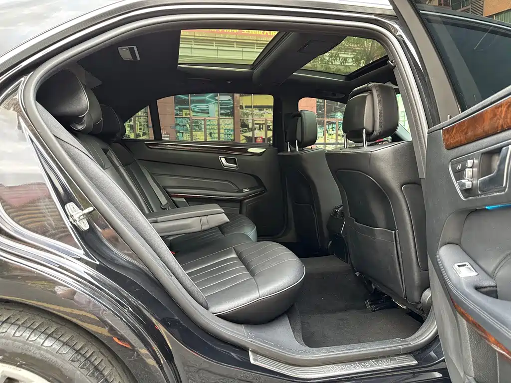 Mercedes-Benz E-Class — миниатюра 14