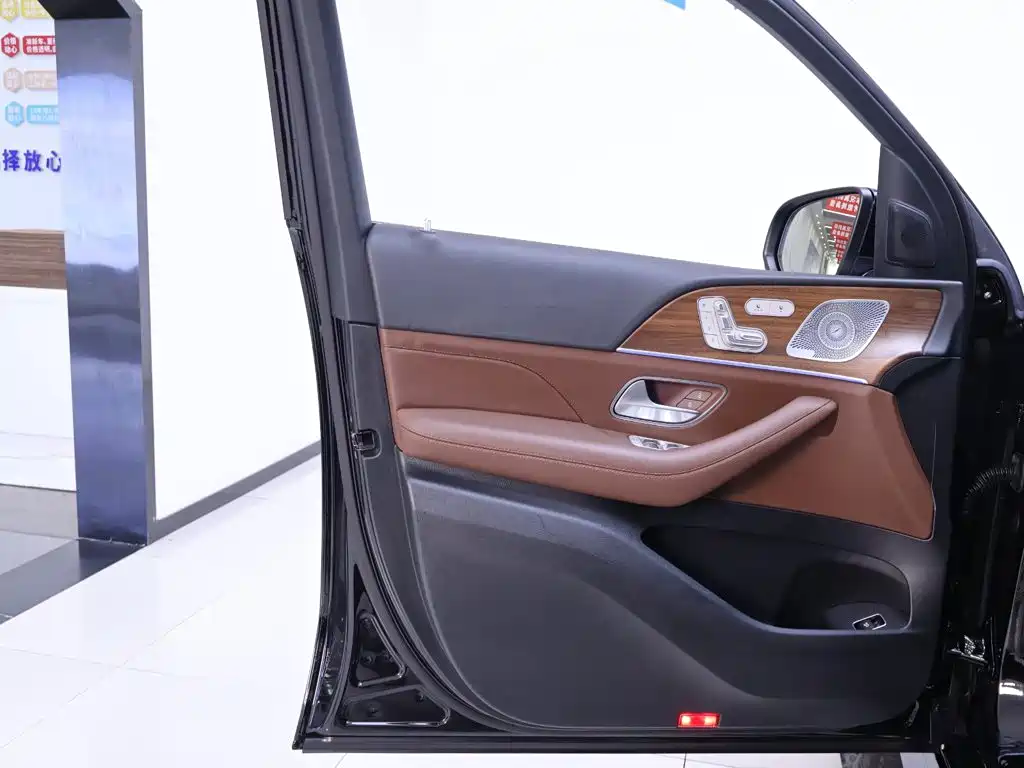 Mercedes-Benz GLE (Import) — миниатюра 18