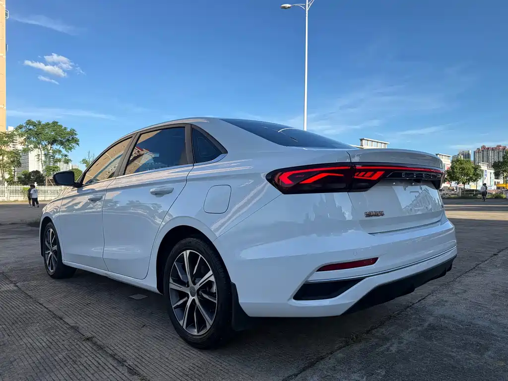Geely Emgrand — миниатюра 6