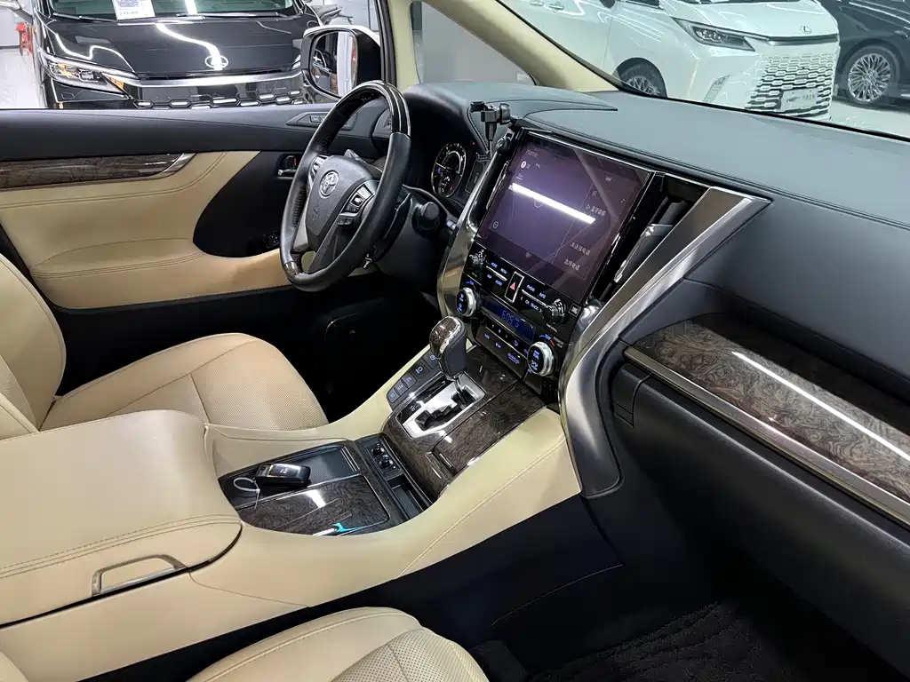Toyota Vellfire — миниатюра 19
