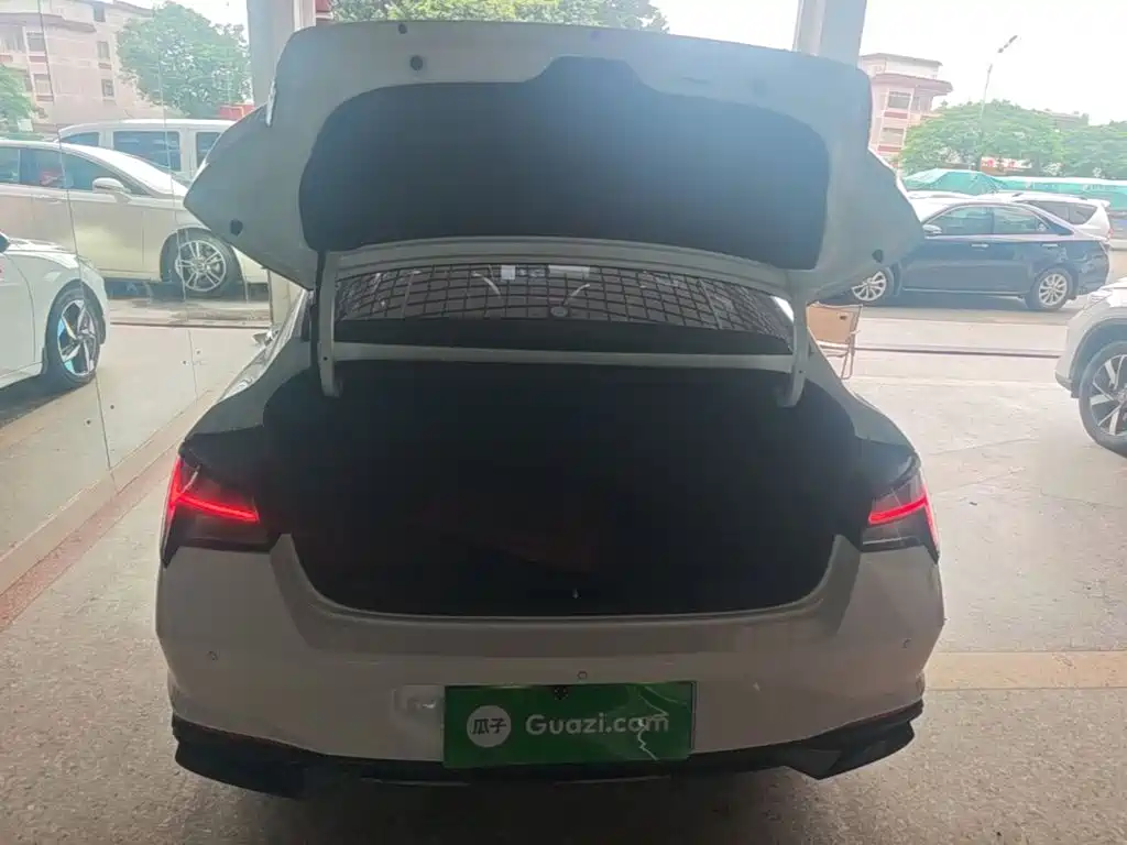 Hyundai Elantra — миниатюра 19