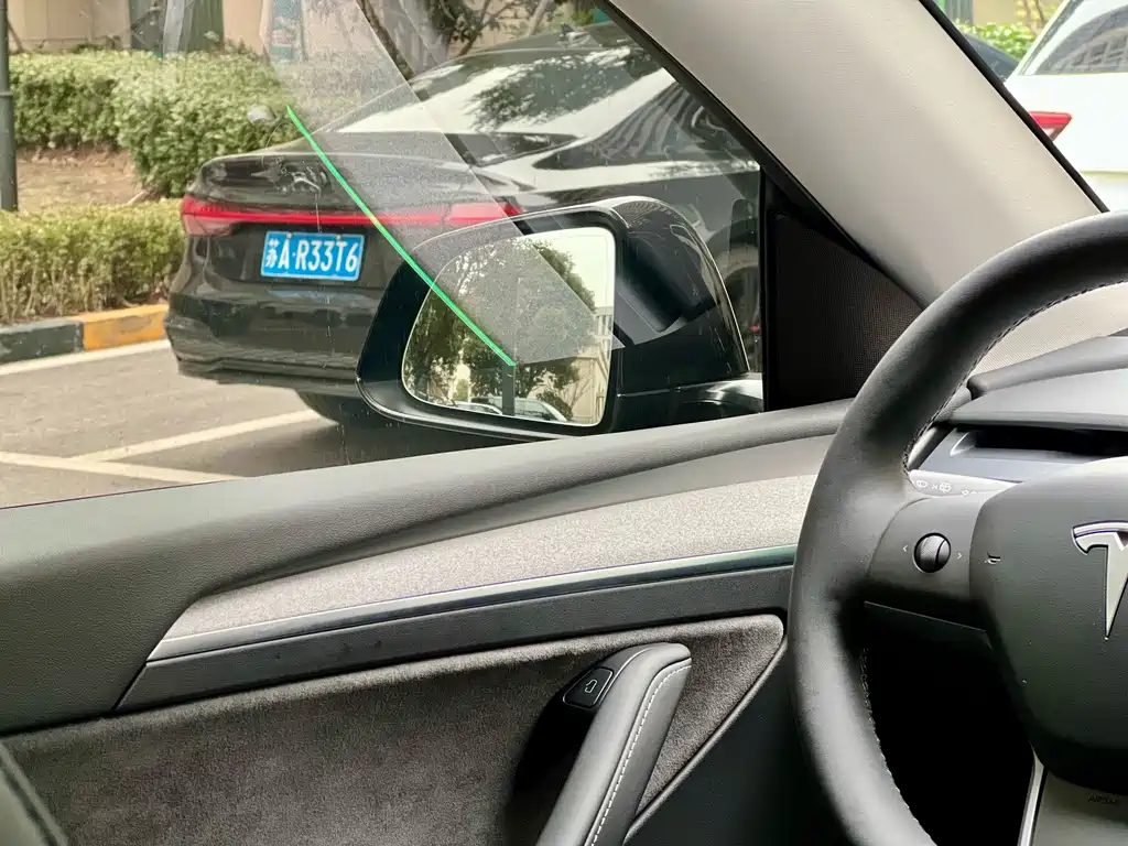 Tesla Model Y — миниатюра 11