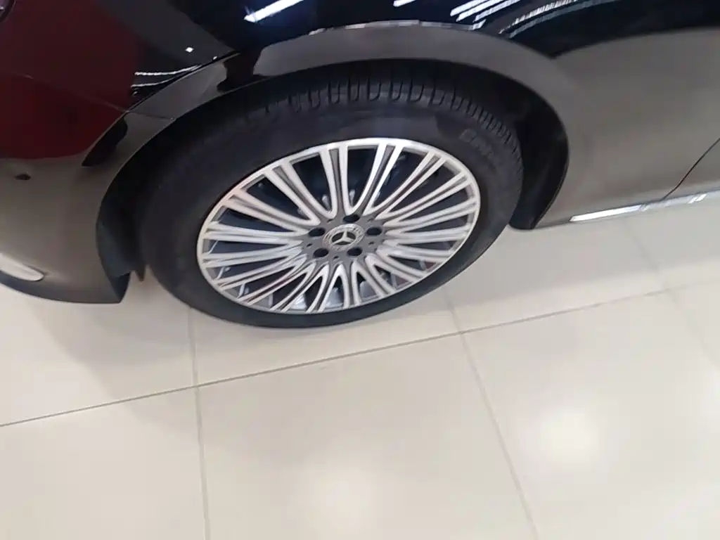 Mercedes-Benz E-Class — миниатюра 23