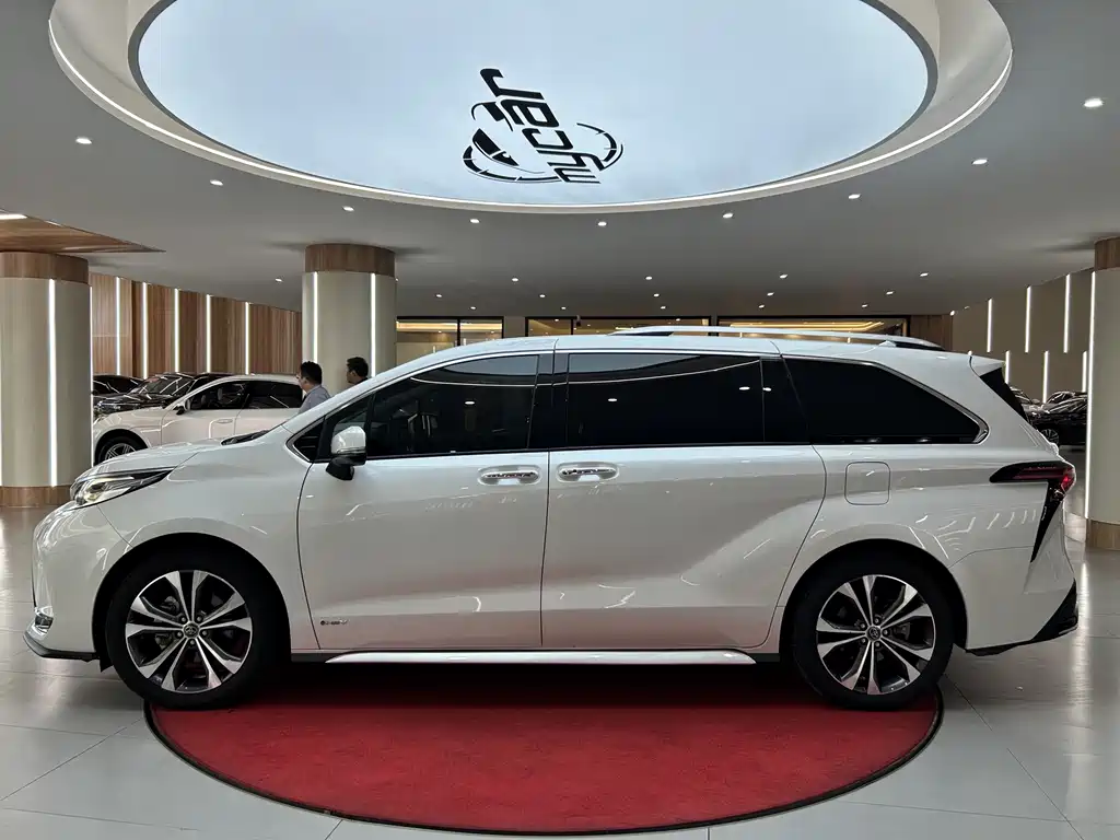 Toyota Granvia — миниатюра 8