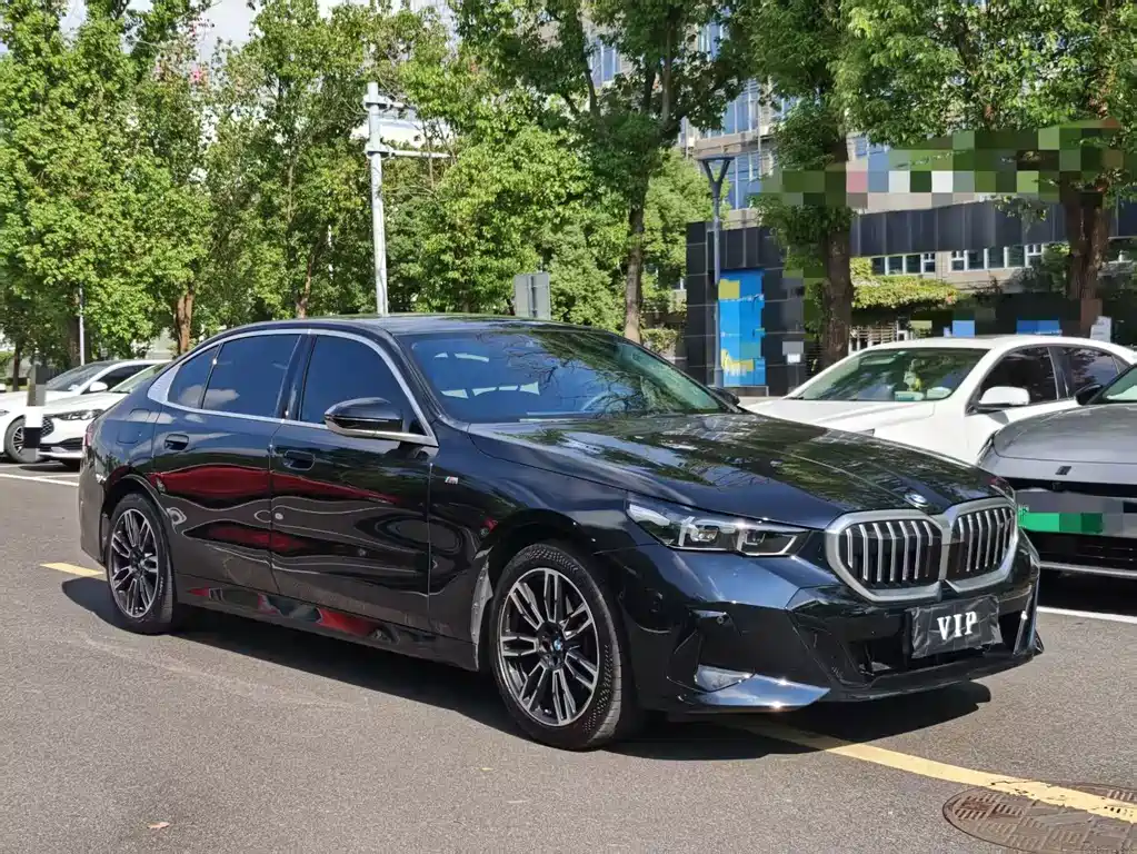 BMW 5 Series — миниатюра 4