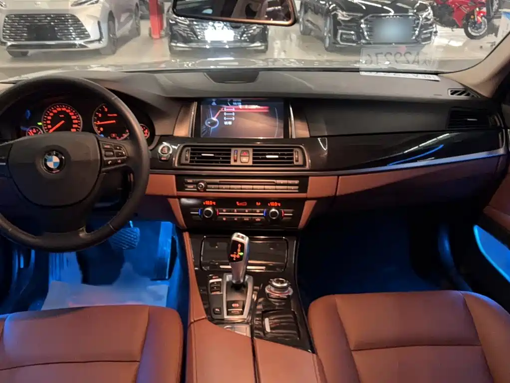 BMW 5 Series — миниатюра 17