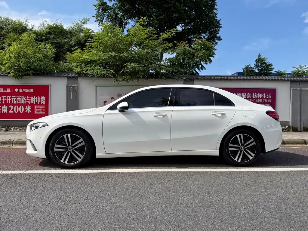 Mercedes-Benz A-Class — миниатюра 7