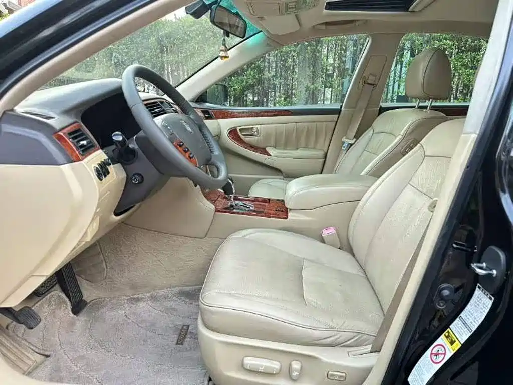 Toyota Crown — миниатюра 7