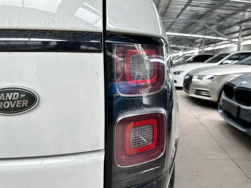 Land Rover Range Rover — миниатюра 17