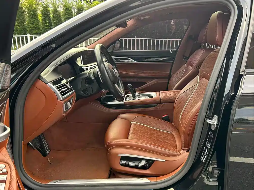 BMW 7 Series — миниатюра 10