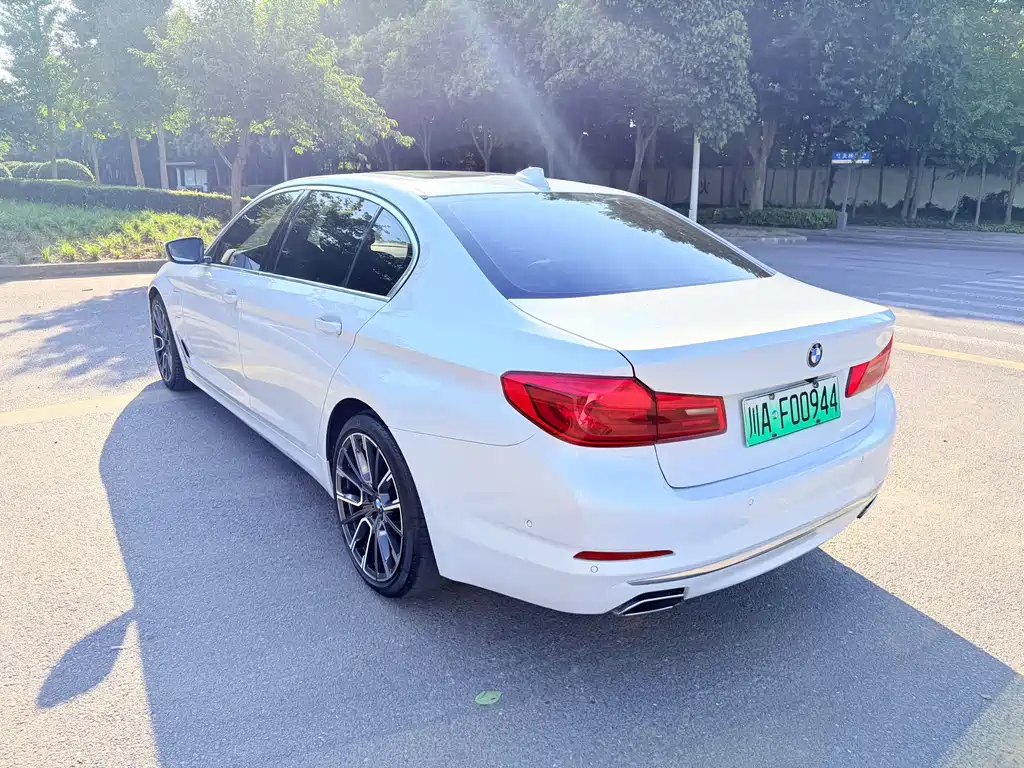 BMW 5 Series New Energy — миниатюра 8