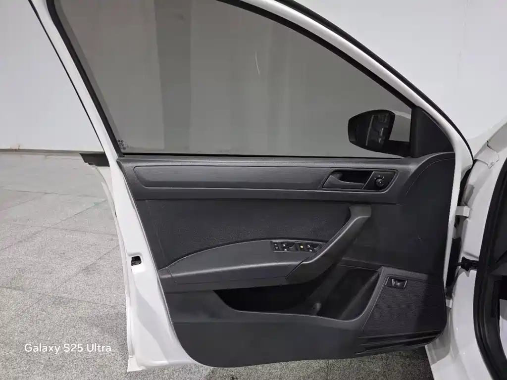 Volkswagen Santana — миниатюра 18