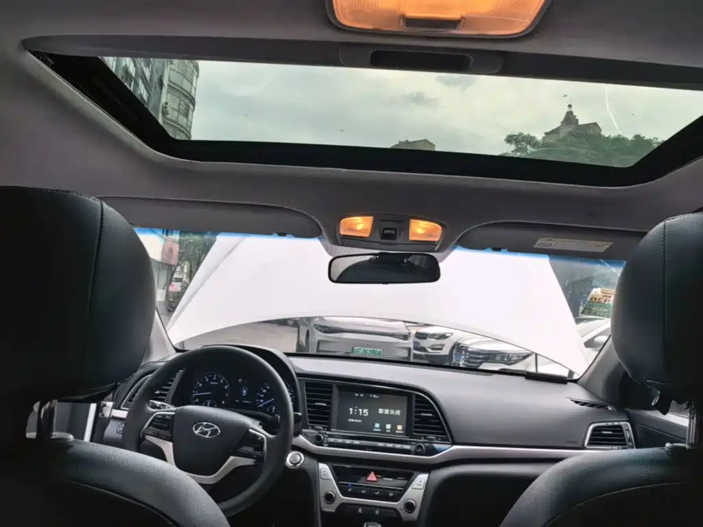 Hyundai Elantra — миниатюра 18