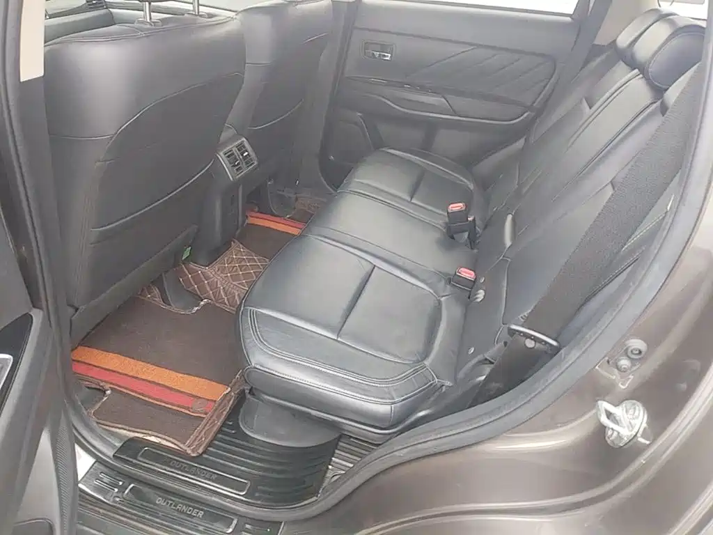 Mitsubishi Outlander — миниатюра 17