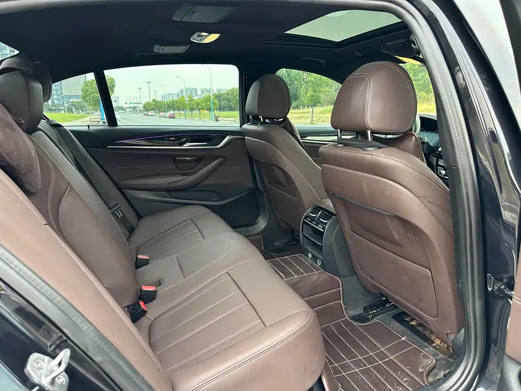 BMW 5 Series — миниатюра 18