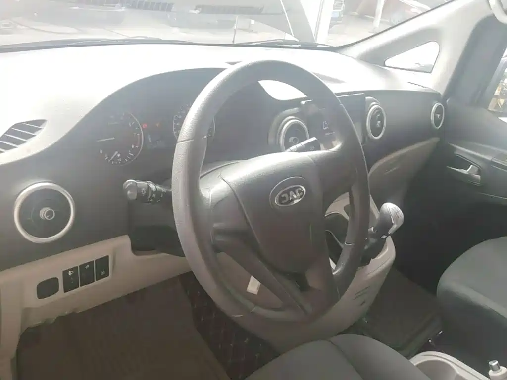 JAC RefineM3 M3 2023 PLUS 1.5T 5/7 мест