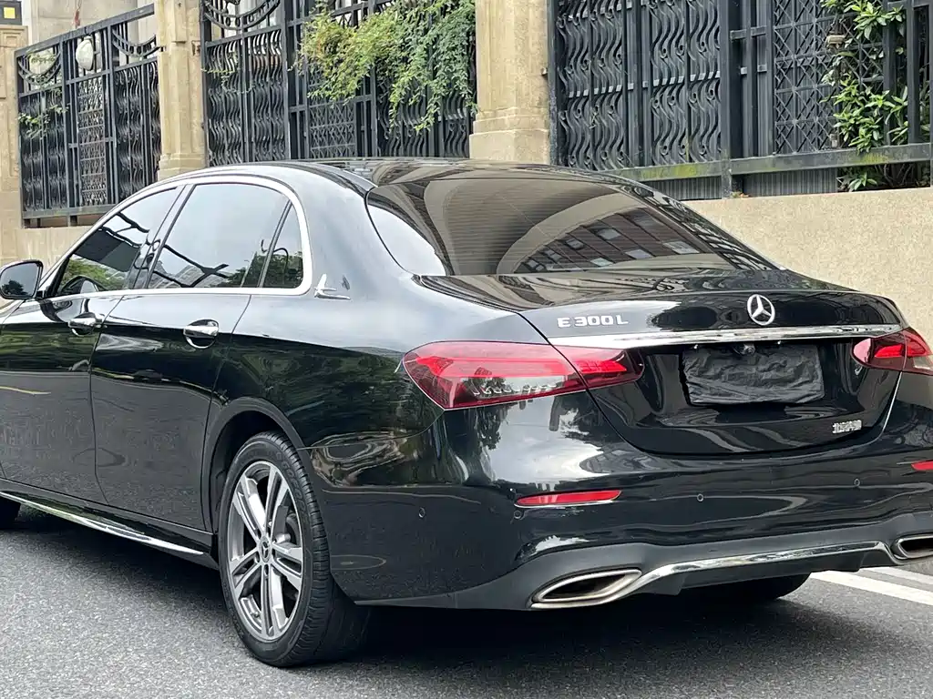 Mercedes-Benz E-Class — миниатюра 4