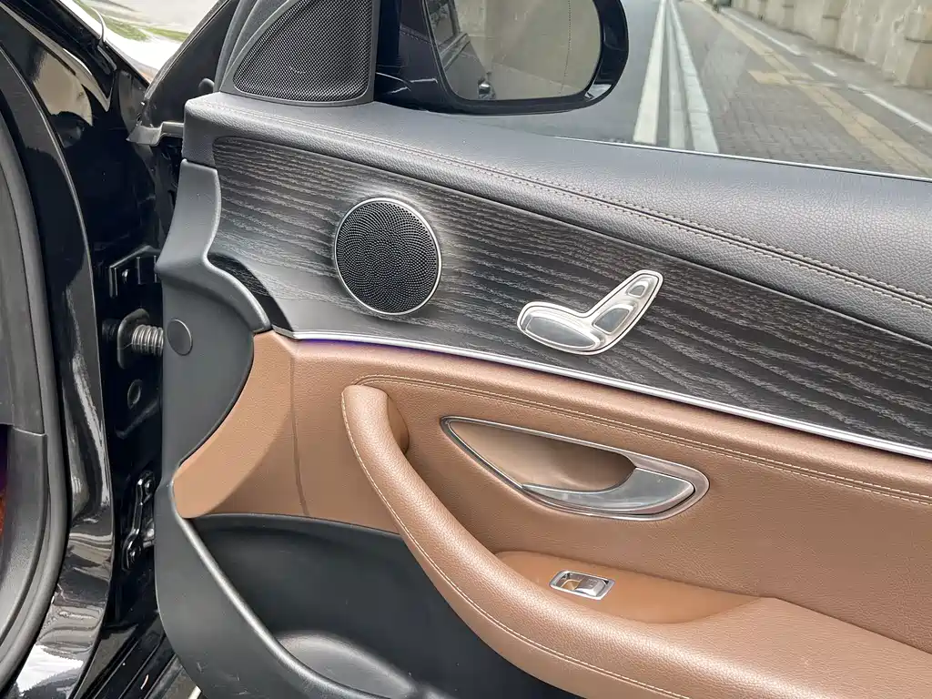 Mercedes-Benz E-Class — миниатюра 17