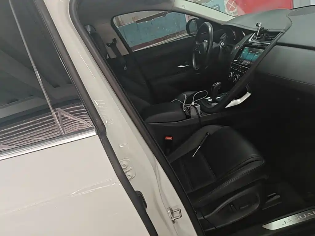 Jaguar E-PACE — миниатюра 25