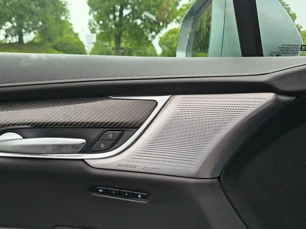 Cadillac XT6 2025 2.0T мест Luxury Executive
