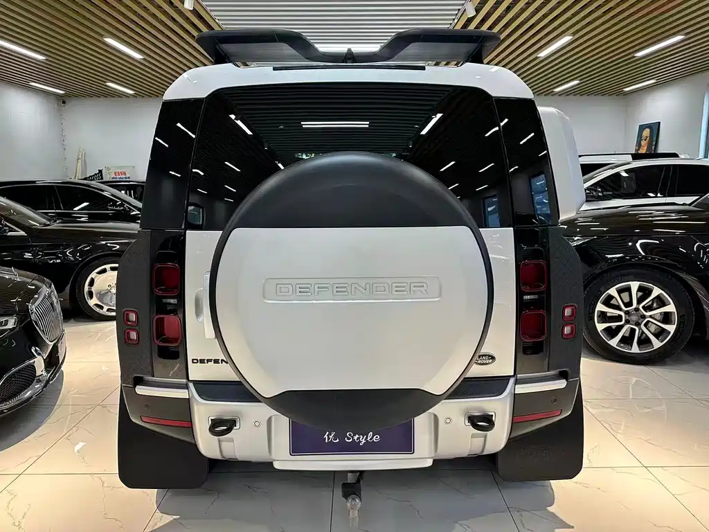 Land Rover Defender — миниатюра 12
