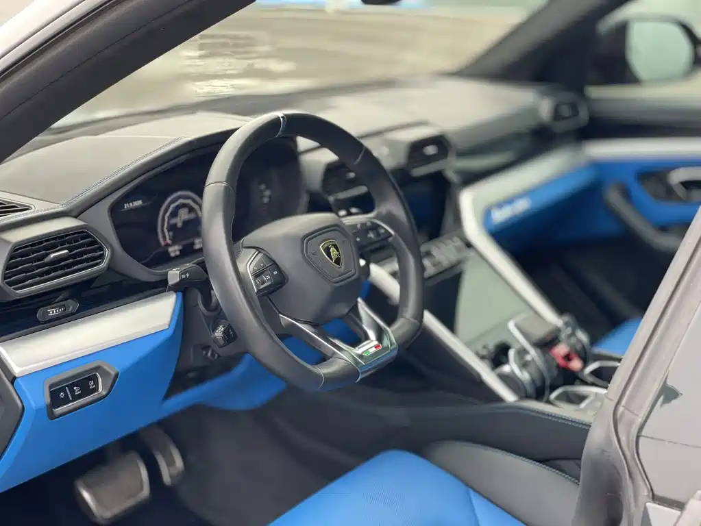 Lamborghini Urus — миниатюра 13
