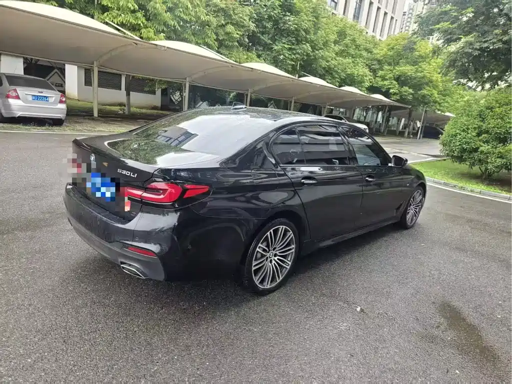 BMW 5 Series — миниатюра 9