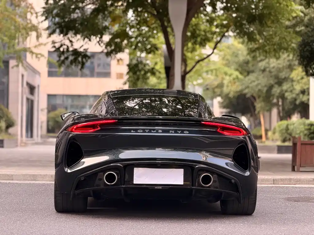 Lotus Emira — миниатюра 19